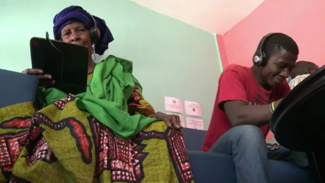 Weltweit erstes Tablet-Café in Dakar: Neuer Weg ins Web