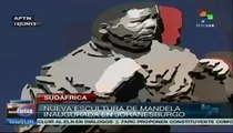 Develan estatua de Mandela en Johannesburgo