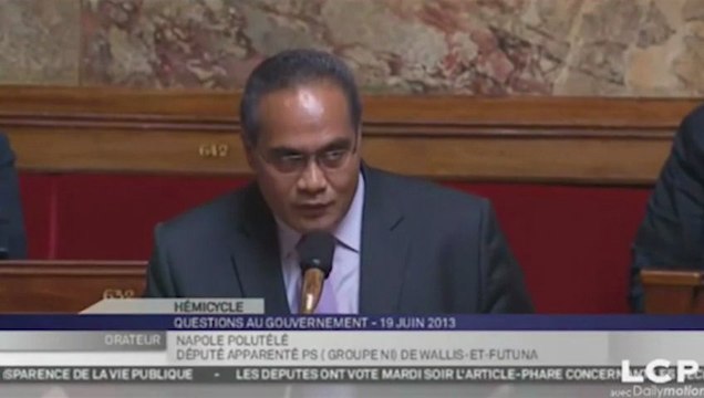 Le traître de l’UMP hué à l’Assemblée