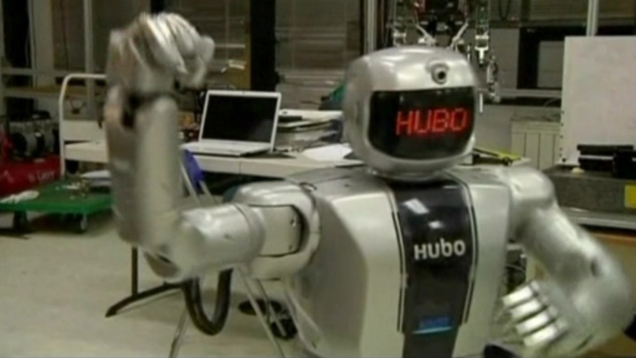 Robot horses around with Psy’s dance moves
