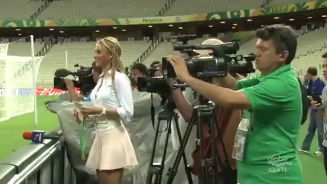 Football : la belle Ines Sainz fait tourner les têtes lors de la Coupe des Confédérations