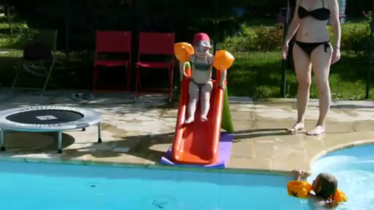 Toboggan à la piscine
