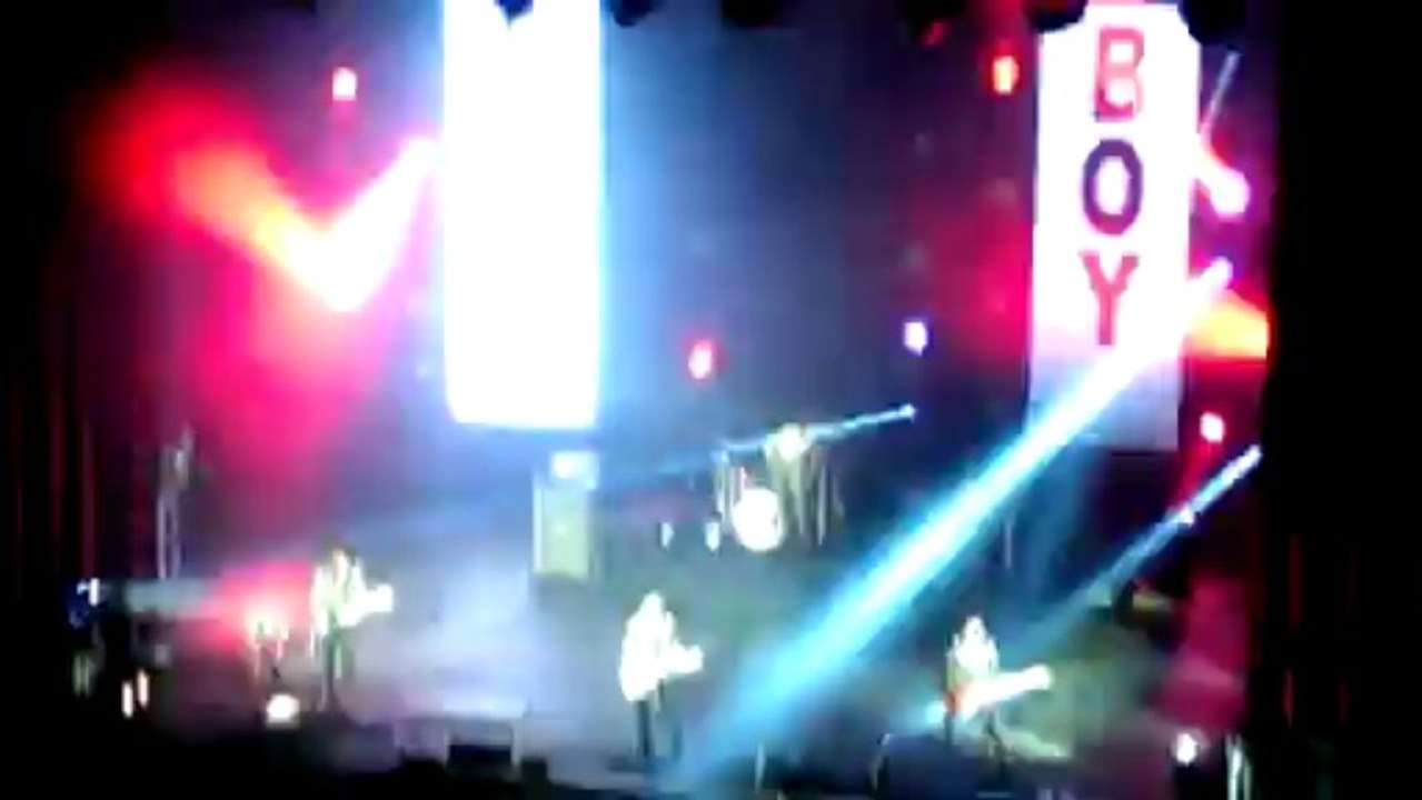 Fall Out Boy - This Ain't a Scene, It's an Arms Race [6/16 Fox Theater]