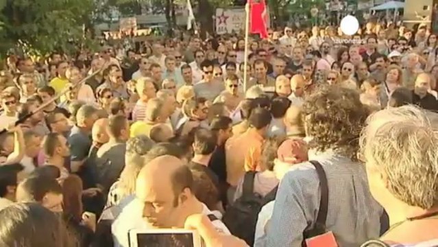 La crise de l'audiovisuel grec se mue en crise de...