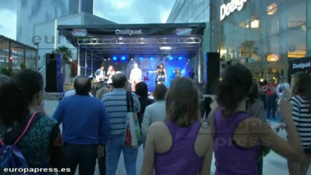 Un total de 5.000 personas participan en la primera carrera nocturna de Barcelona