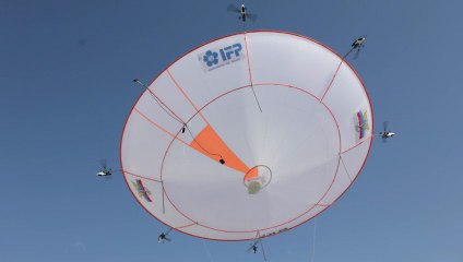 Макет линзообразного дирижабля на технической ярмарке ITF 2012 в Пловдиве (Болгария)