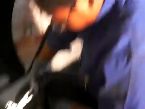 Changing the tire using the tire changer and tire balancing machine 9