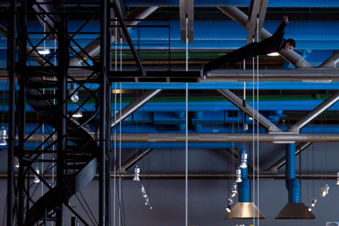 Entre sculpture et performance, Loris Gréaud à Beaubourg et au Louvre