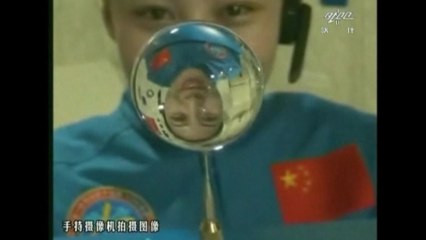Chinese astronauts give lesson in space