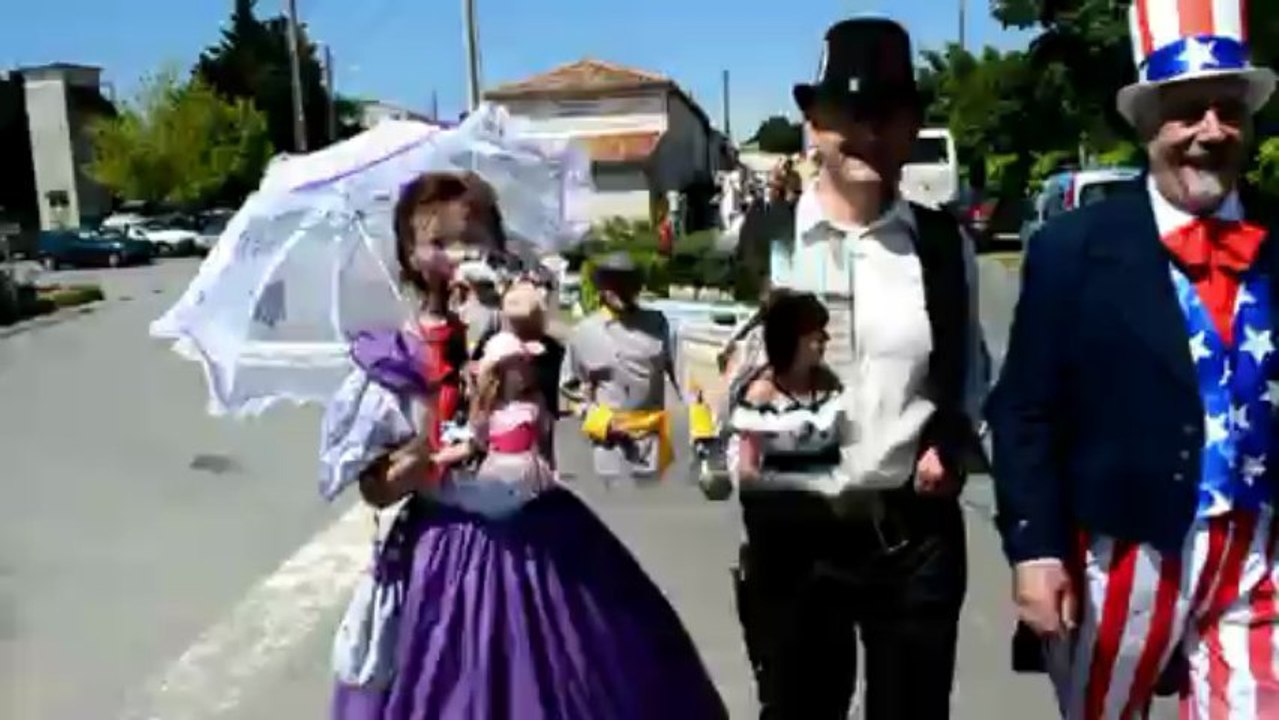 001 - St Thomas de Conac 2013, parade en costume.