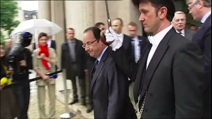 Hollande: 10% de chômage, "un gâchis pour l'économie"
