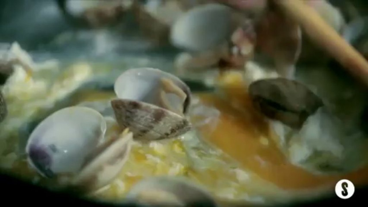 40 SCRAMBLED EGGS & CLAMS