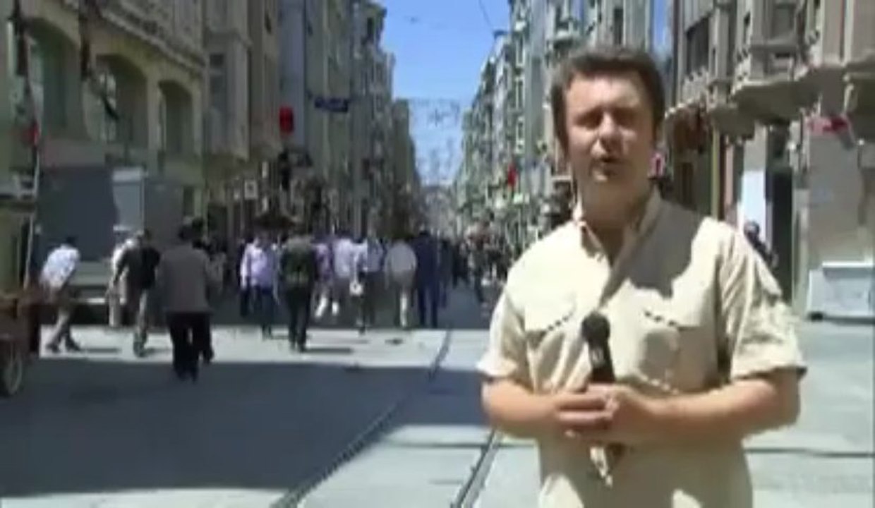 Muhabirin Gıdısını Alan Çocuk