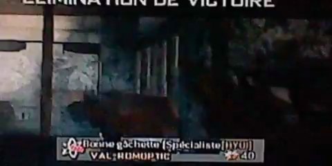 joli lancer de couteau bien precis