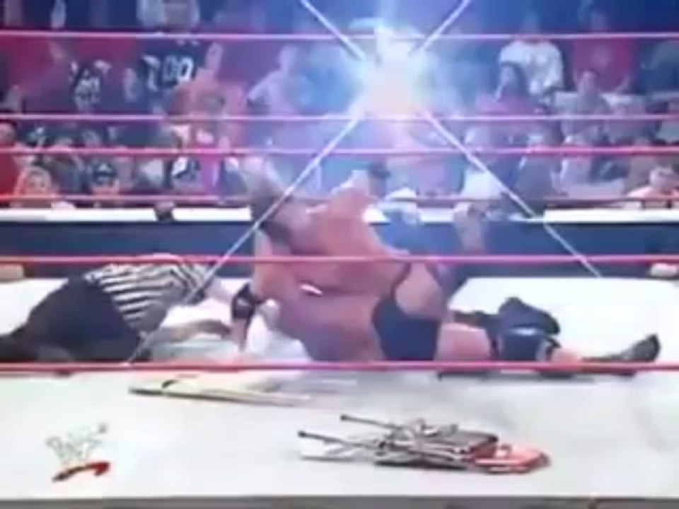 Stone Cold Steve Austin vs Triple H - 3 stages of hell No Way Out 2001