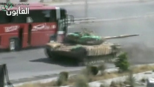 Syrian rebels fight back as Assad's forces push into Aleppo