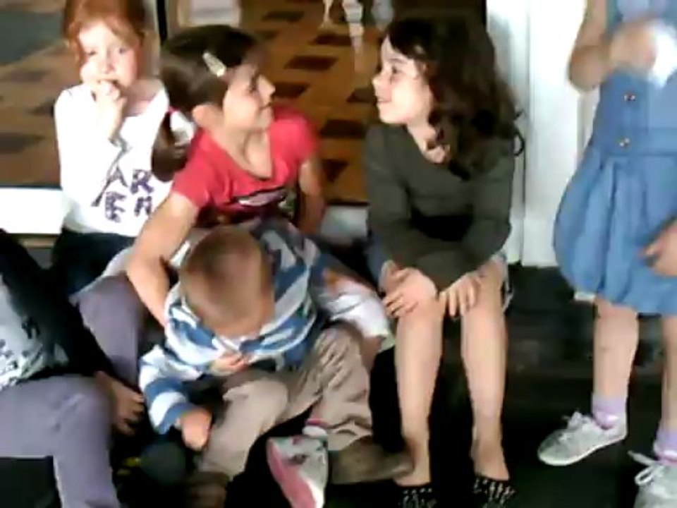 Lucas et les filles à l'école