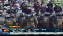 Reprimen a estudiantes que reclaman educación pública en Chile