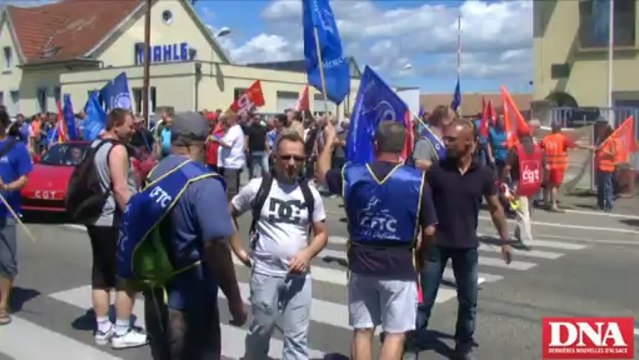 Manifestion contre la fermeture de Mahle-Piston