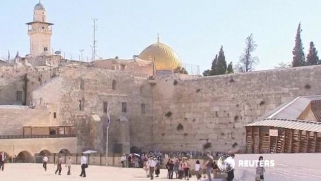 Guard shoots dead Israeli at Jerusalem's Western Wall