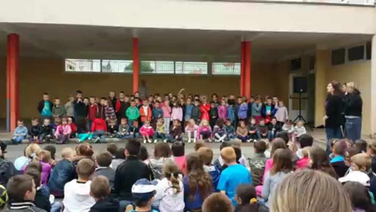 ma fille qui chante pour la fin d'année