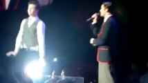 Klaine Kiss - Glee Live