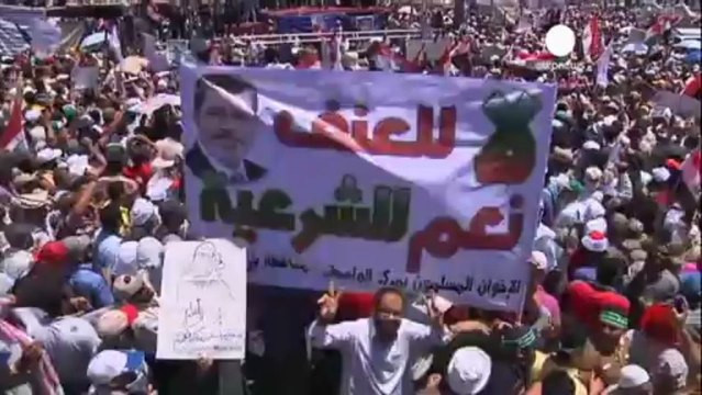 Egitto, manifestazione pro-Morsi: Proteggiamo la...