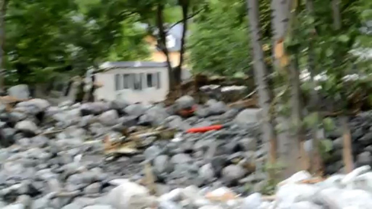Inondations Hautes-Pyrénées : la situation vue d'hélicoptère (21 juin 2013)