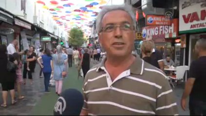 Şemsiyeli sokak açıldı