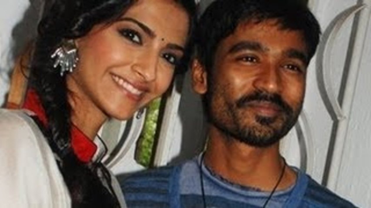 Sonam & Dhanush @ Reliance Digital | Raanjhanaa Promotion