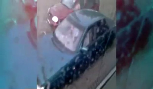 Машина упала в яму