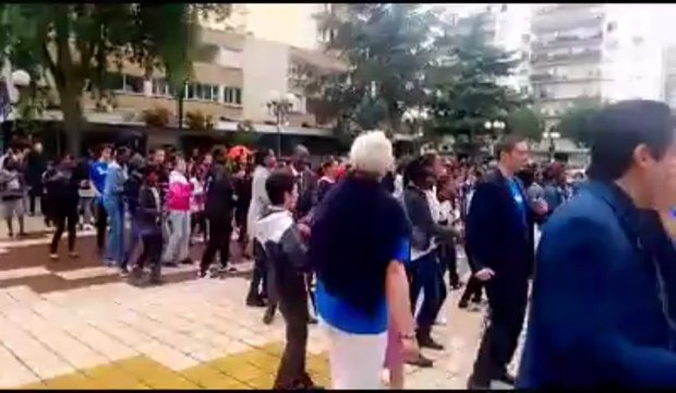 La Municipalité de la ville de Garges-lès-Gonesse lors de la Flashmob avec les jeunes !