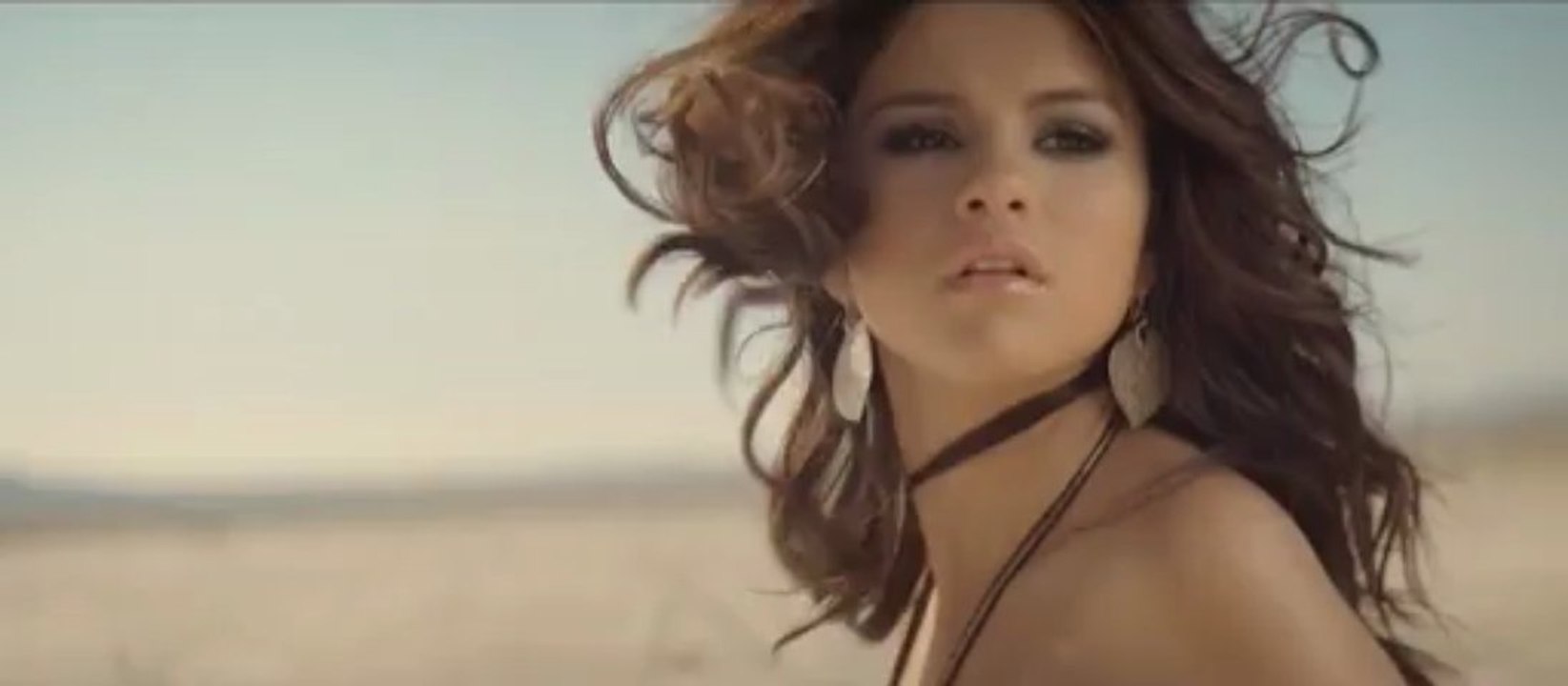 Selena Gomez & The Scene - A Year Without Rain PV