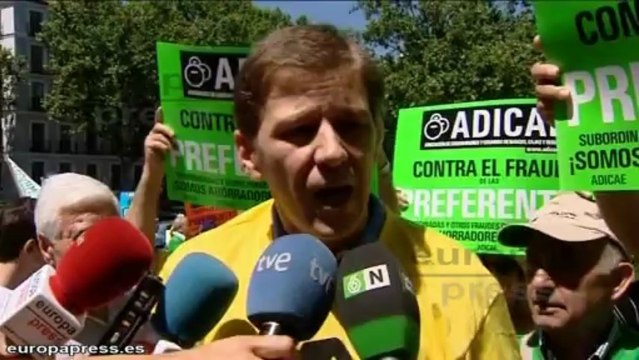 Cientos de personas protestan contra la banca en Madrid