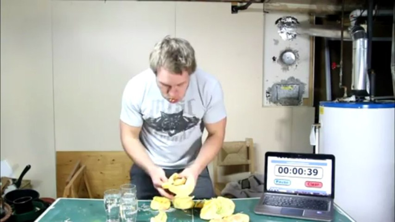 Furious Pete mange 10 cheeseburgers en 2 min 28 !!