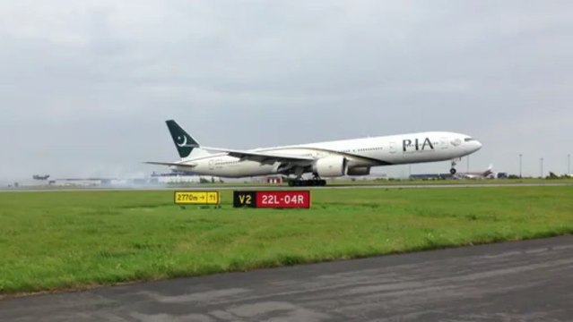Full HD AP-BID PIA Boeing 777-340ER landing in Copenhagen Airport (CPH)