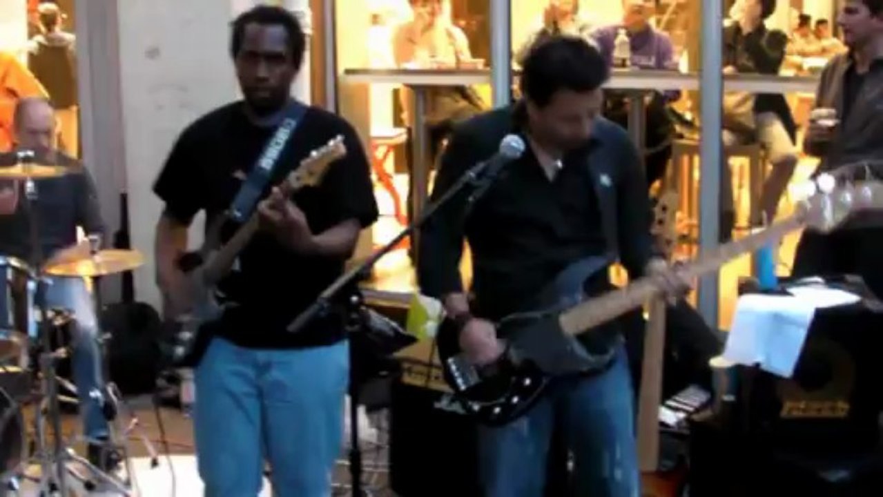 Banquet (Bloc Party, reprise de GOne)