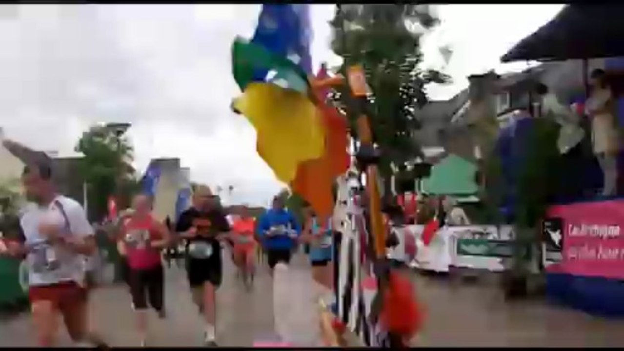 CORRIDA DE LANGUEUX  10 km populaire .2013 .avec MARIO ET SON PETIT VELO
