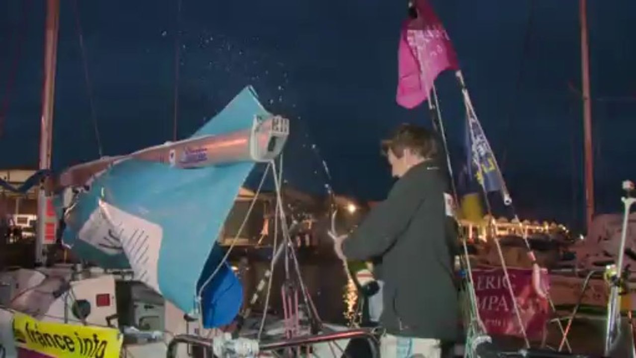 Arrivée de Xavier Macaire - La Solitaire du Figaro Eric Bompard cachemire