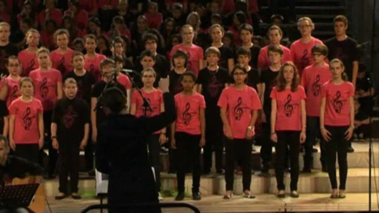 You Cry de Xavier Renault. Direction Estelle Transon. Chorale des collèges Notre Dame de la Ferté-bernard et Saint-Julien du Mans. Journée Voix plurielles organisée par Collèges Ensemble.