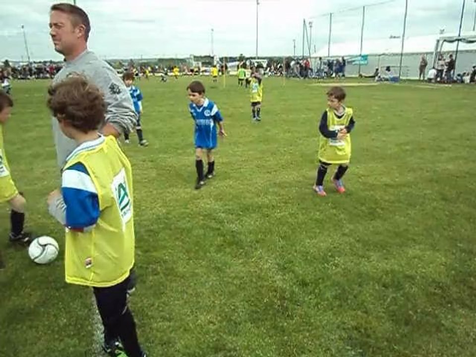 U8 JND Theix 1 er juin 2013 José encourage l'équipe 2
