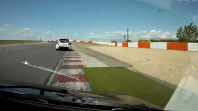 premiers tours de roues pour la clio cup 3 de papayou (Ledenon 23 juin 2013)