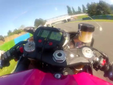 cam avant R1 Erika Magny cours 2013