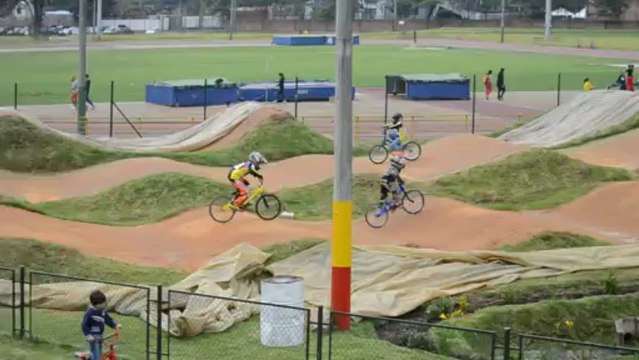 Bicicross en la Pista Mario Soto, Bogota, Colombia bmxinternationalteam.com Puma Barragan