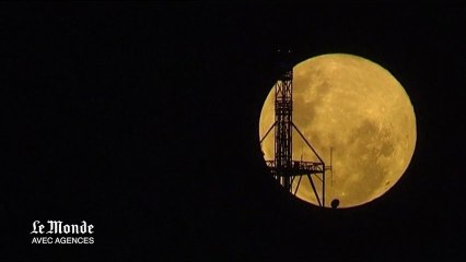 En Australie, la "super Lune" illumine la nuit de Melbourne