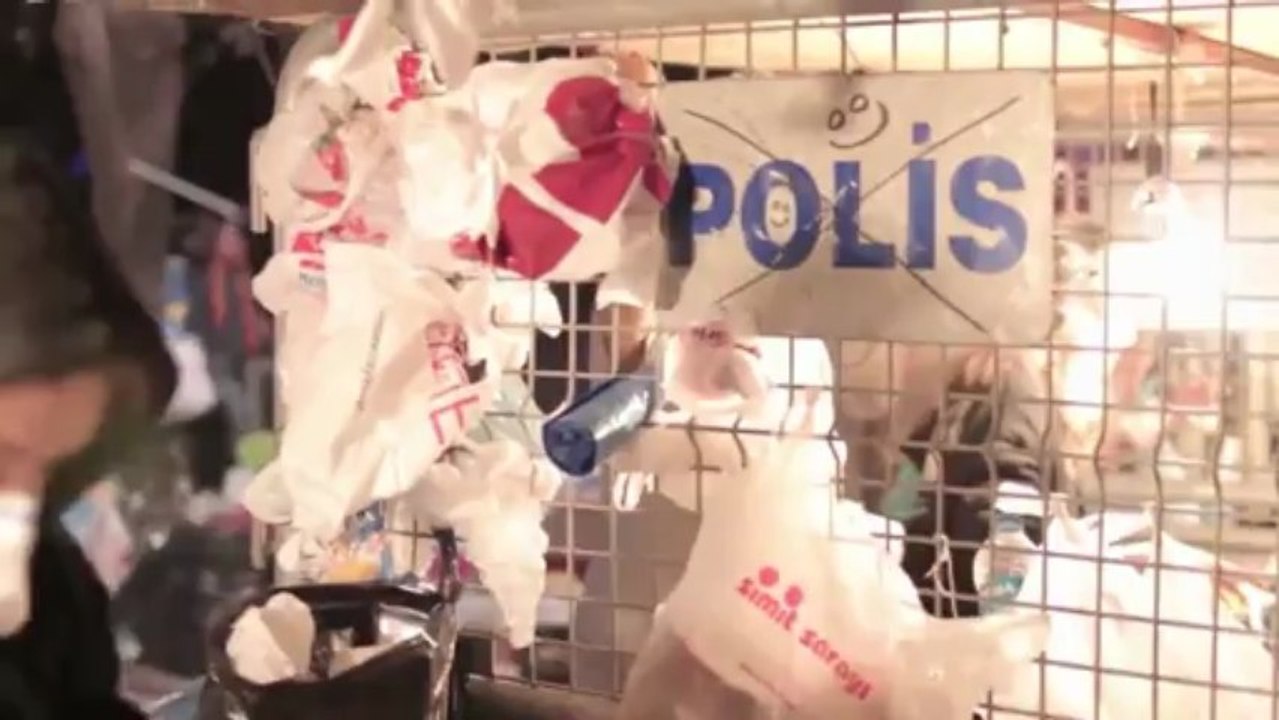 Gezi Parkı / Düşbaz - Kurtuluş Yok Tek Başına (Gezi Direnişine Selam)