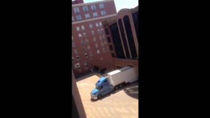 Container truck just can't park