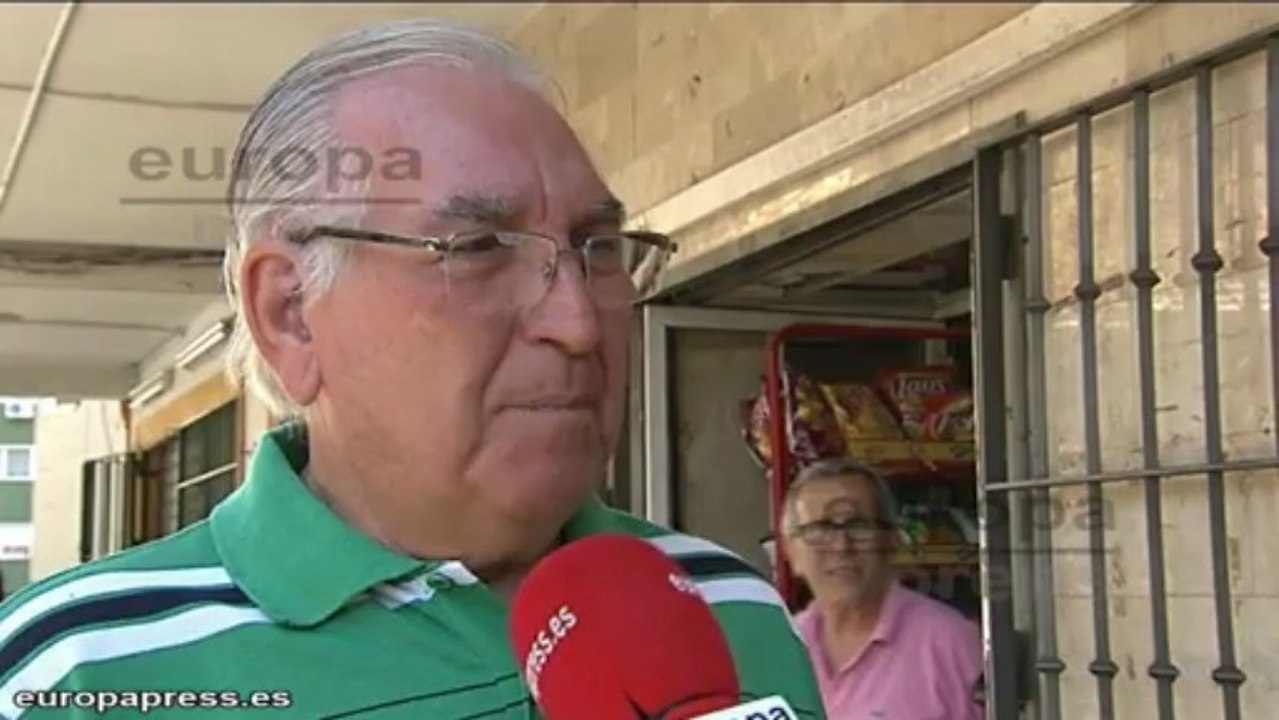 Vecinos de Sevilla "contentos" de que La Primitiva toque en un barrio humilde