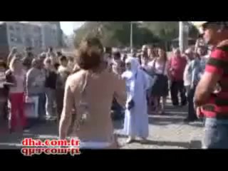 Taksim'i Karıştıran Bikinili Kadın