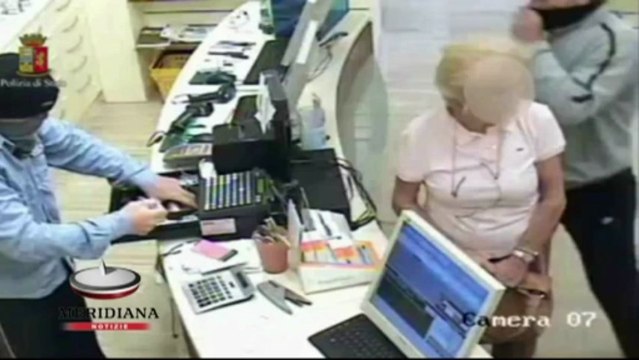 Farmacie e supermercati come bancomat, arrestati due rapinatori seriali